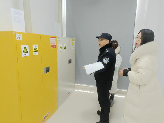 1740445423292992.jpg 3.jpg